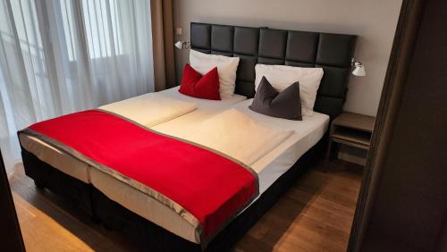 Gideon Hotel - image 8