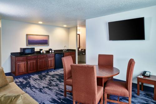 Fairfield Inn & Suites Detroit Livonia