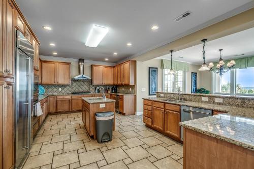 -Atlantis (7 Bdrm / 7.5 Bath Sleeps 22) - image 23