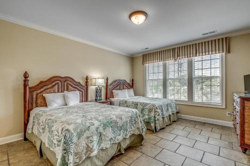 -Atlantis (7 Bdrm / 7.5 Bath Sleeps 22) - image 27