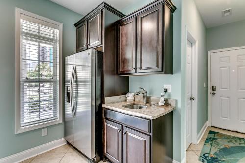 Sands Beach House 304 (5 Bedroom Sleeps 12) - image 11
