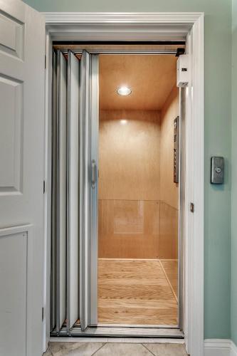 Sands Beach House 304 (5 Bedroom Sleeps 12) - image 14