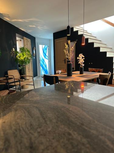 Cocina, Pink Tropical Champagne in Murigny Sud