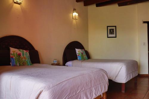 Quadruple Room with Balcony image 10