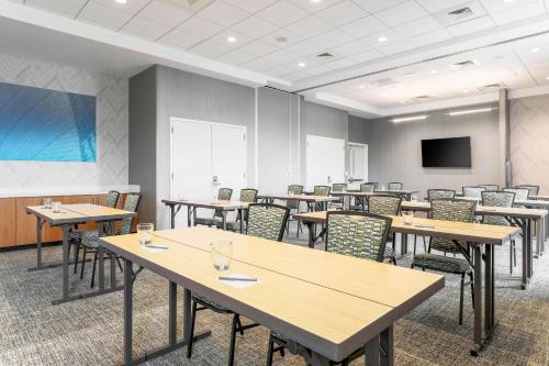 SpringHill Suites by Marriott San Jose Fremont - image 8