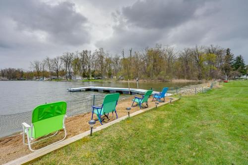 Osseo Cottage on Pleasant Lake with Dock and Views! in Hillsdale, USA