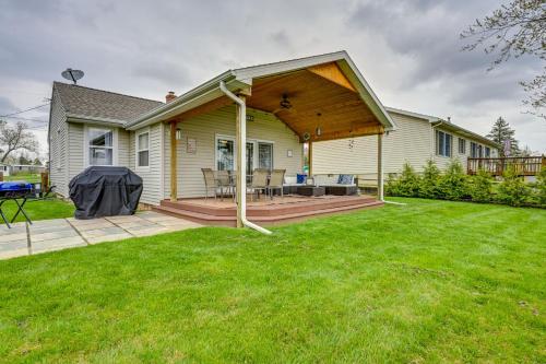Osseo Cottage on Pleasant Lake with Dock and Views! in Hillsdale, USA
