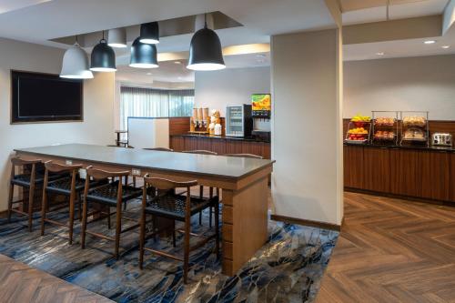 Food and beverages, Fairfield Inn & Suites Destin in Destin City Center