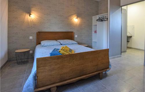 4 Bedroom Cozy Home In Montsenelle