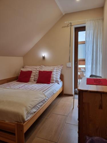 Studio Apartment image 6