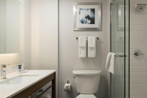 Four Points by Sheraton Milwaukee North Shore - image 7