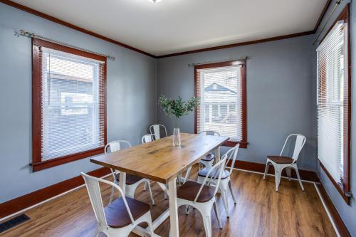 Spacious Home with In-Unit Laundry, Parking, 1GB WiFi, & Patio Deck in Rochester, USA