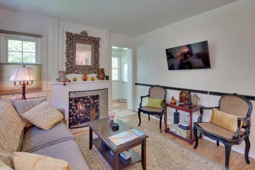 Le Canard Cottage with Porch 10 Mi to Asheville! - image 36