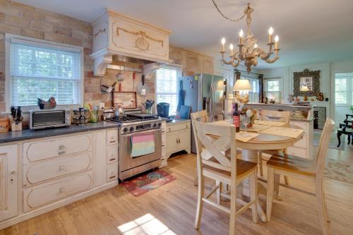 Le Canard Cottage with Porch 10 Mi to Asheville! - image 37