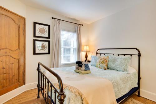 Le Canard Cottage with Porch 10 Mi to Asheville! - image 18