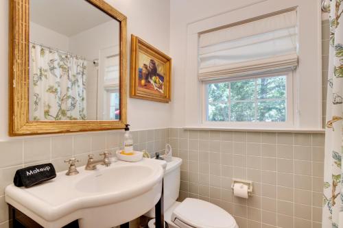 Le Canard Cottage with Porch 10 Mi to Asheville! - image 43