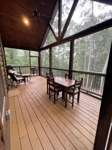 Hollow Tree Hideaway - Coosawattee River Resort 2 in Ellijay, USA