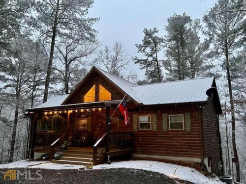 Hollow Tree Hideaway Coosawattee River Resort - FREE ticket for each night of your stay, Ellijay