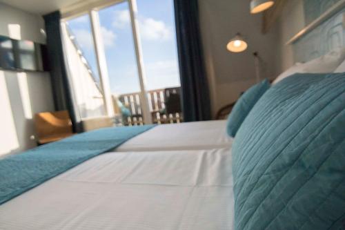 2 twin beds