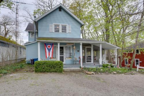 Spacious Lakeside Cottage - 2 Miles to Marblehead!