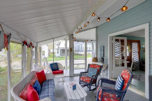 Spacious Lakeside Cottage - 2 Miles to Marblehead! - main image