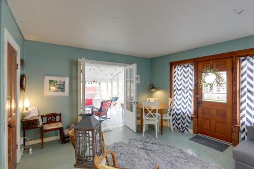 Spacious Lakeside Cottage - 2 Miles to Marblehead! - image 7