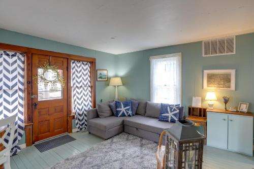 Spacious Lakeside Cottage - 2 Miles to Marblehead! - image 5
