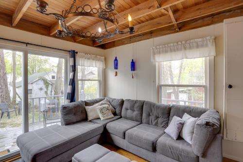 Spacious Lakeside Cottage - 2 Miles to Marblehead! - image 8