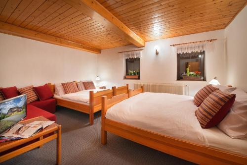 2 twin beds