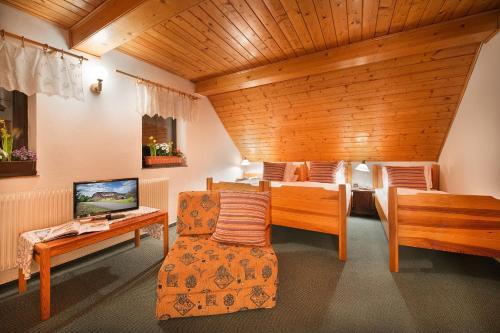 3 twin beds