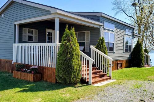 Water Front very spacious Cottage on Rice Lake with 5 Star Golf Resort in Keene (ON)