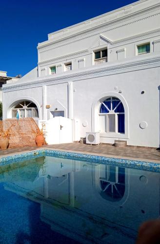  Loukas Kontos Traditional House in Emporio Santorini