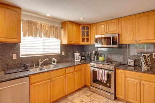 Vallejo Home with Spacious Deck Hot Tub and Views - image 10