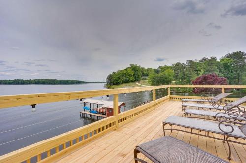 Summer on the Lake: Private Dock & Kayaks in Roanoke Rapids (Észak-Karolina)