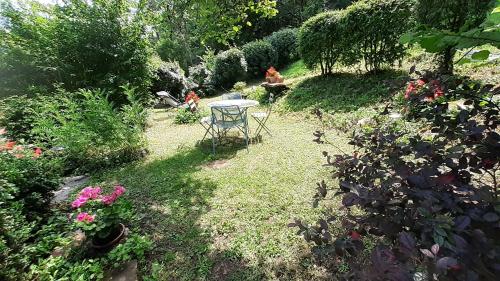 Charme, jardin et vue panoramique en plein coeur de St-Cirq