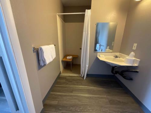 Bathroom, Motel 6-Ely, NV in Ely (NV)