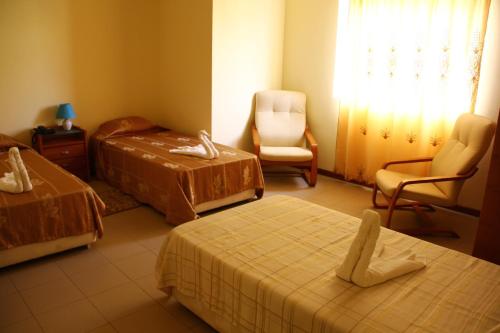 3 twin beds