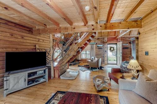 Glassy Mountain Getaway in Tiger, USA