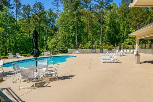 Keowee Key Condo Rental with Golf Course View!