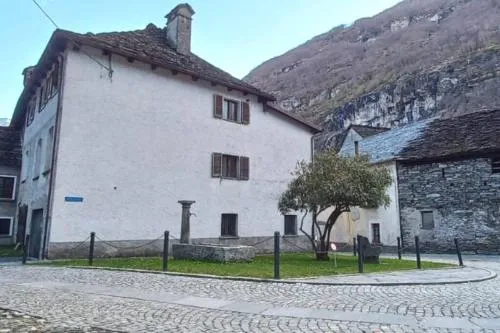 Armonia edificio storico del 1563. in Cevio, Schweiz