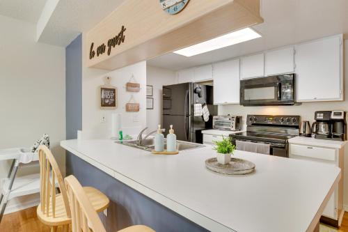 Kissimmee Condo with Furnished Patio 8 Mi to Disney in Kissimmee, USA