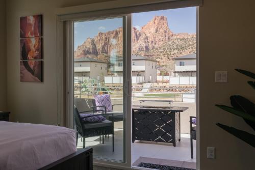 Peekaboo Canyon-4Bed, 3Bath, Hot tub, deck