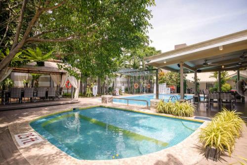 수영장, CASA JULIETA BOUTIQUE HOTEL near Davao Zorb Park