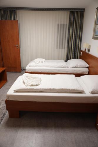 M-A-S-Hotel – Stuttgart, LA