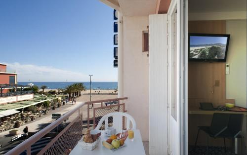 Double Room with Balcony and Side Sea View