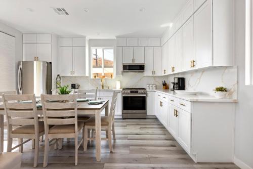 Adorable 3 bedroom with Jacuzzi & more in Los Angeles, USA