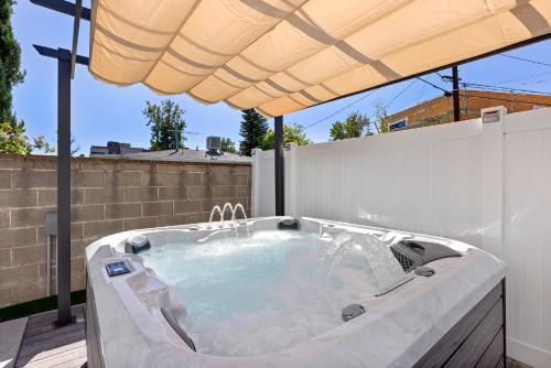 Adorable 3 bedroom with Jacuzzi & more