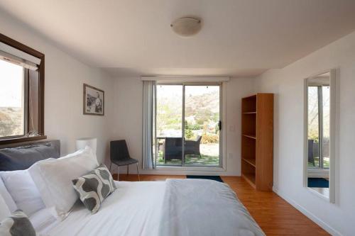 30 PCT OFF!! Limited Time! Malibu Serene Cottage with King Bed, Near Beach & Hiking Trails & Central Malibu in Malibu, USA