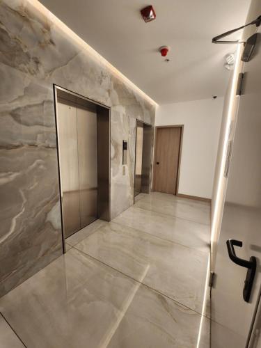 One-Bedroom Apartment image 1