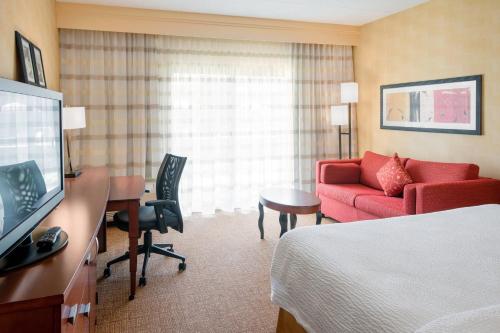 Courtyard by Marriott Chicago Naperville